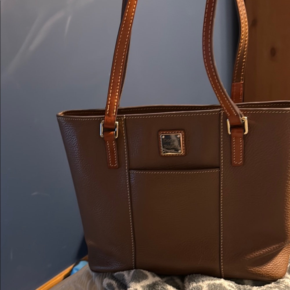 Dooney & Bourke Brown Structured Tote Timeless Design